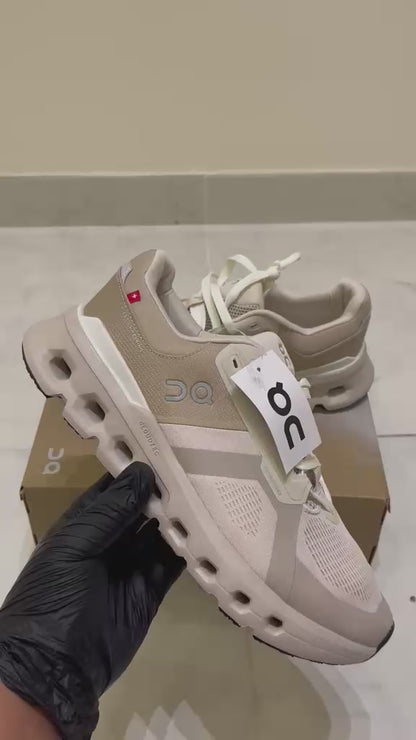 On Cloud runner 2 "Pearl/Desert colorway"